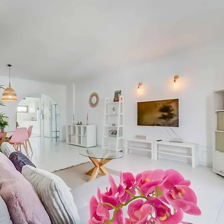 Apartament 138- Stylish Coastal With Views And Pool In *