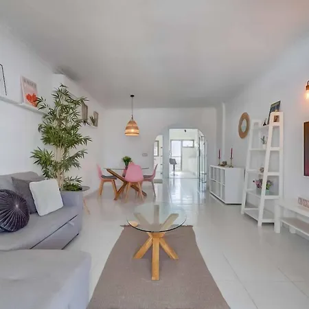 138- Stylish Coastal With Views And Pool In Apartament